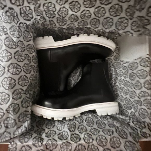 Alexander McQueen Shiny Leather Chelsea Boots main image 4